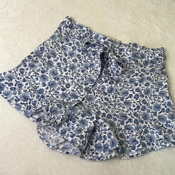 Saks Fifth Ave White & Blue Lyocell High Waist Floral Shorts - Picture 2 of 7